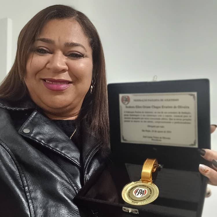 FPA homenageia Ellen Oliveira pelos 50 anos