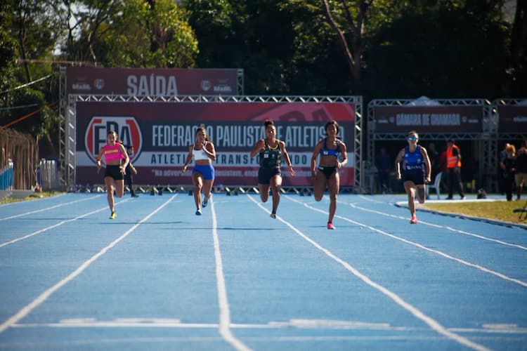 Gabriel Garcia e Vitória Rosa confirmam bom momento nos 100 metros no Circuito Paulista Open de Atletismo